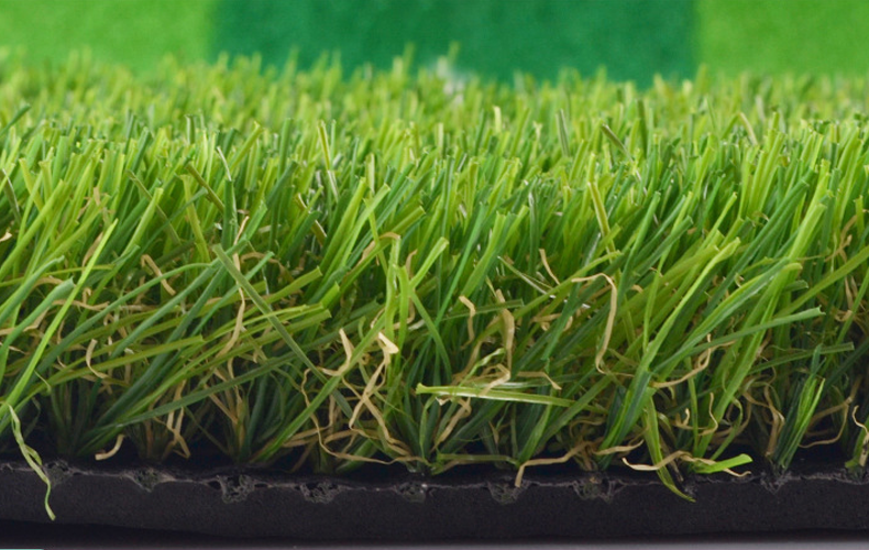Hillman PGM Portable Artificial Turf Golf Putting Green with Putting Cup